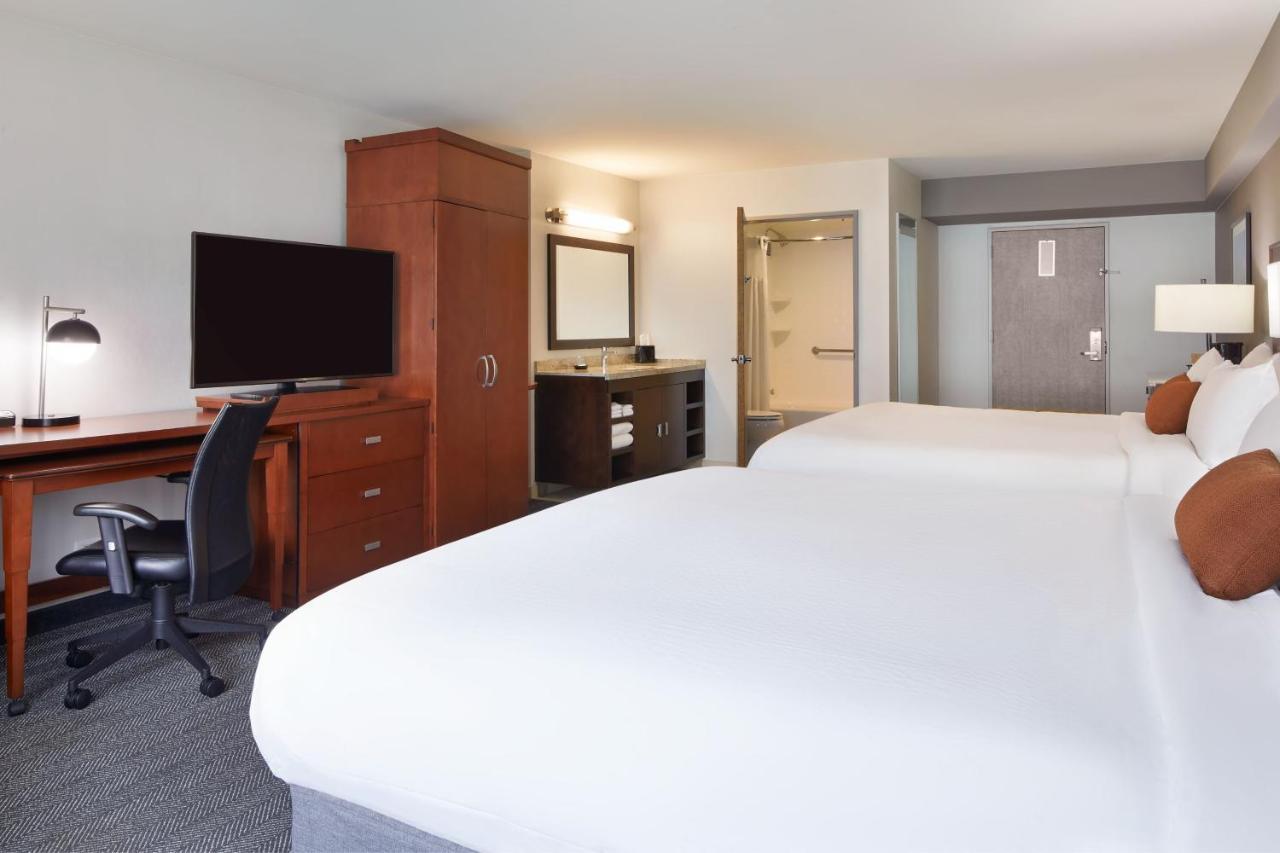 Room with Two King Beds and Bathtub - Mobility Access
